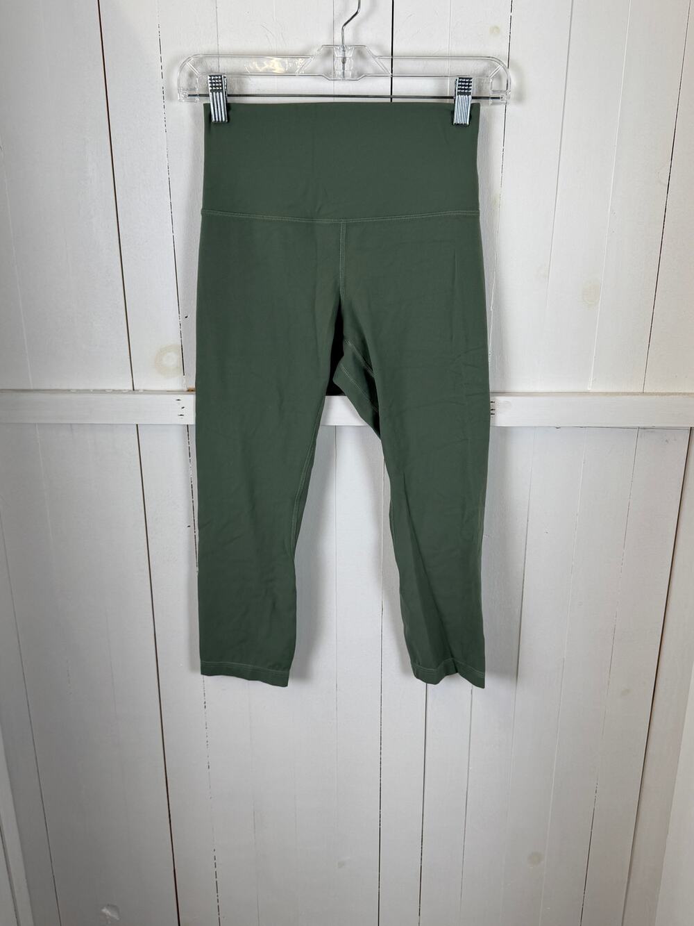 Lululemon Green Capri Leggings Size 6 Nylon Excellent